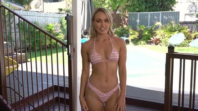 Відео з приміркою зухвалих бікіні разом із Брітт (Wicked Weasel Swimwear)