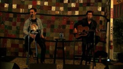Arctic Monkeys – „Do I Wanna Know?” – koncert akustyczny w stacji The Buzz 94.5