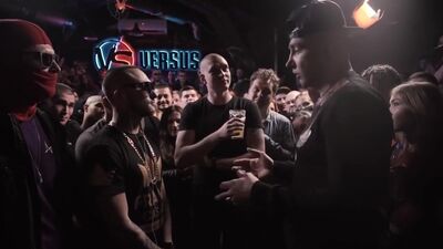 Drago se enfrenta a la banda de D.Masta (Battle Rambo) D.Masta vs Drago | VERSUS BATTLE