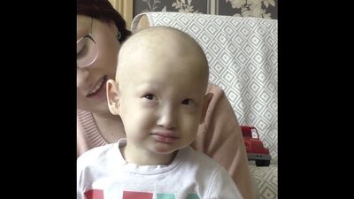 Un bambino di 3 anni della regione di Primorsk chiede che gli regalino dei dentini