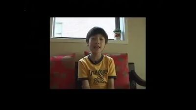 Taehyun hablando inglés cuando era niño - - txt_int - - KANGTAEHYUN TAEHYUN 태현 WELCOME_TXT_TAEHYUN TXT TOMORROW_X_TOGETHER.mp4