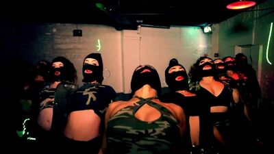 ReQuest Dance Crew con MINI ReQuest _ RQ ANTHEM