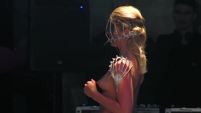 DESFILE DE MODA NUDISTA EN LODI 2014 (FULL HD)