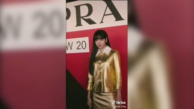 Lisa est très sexy