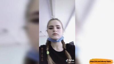 Une vidéo TikTok sympa : le cul d'une lycéenne à l'école