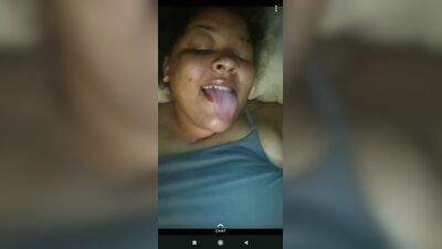 A excitada e perversa Tristann a fazer um solo na rata no Snapchat