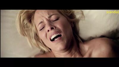 Os seios nus de Maria Bello num filme fantástico