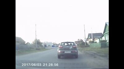 Na Udmurtia, uma mulher embriagada deixou uma criança com deficiência ao empurrá-la contra a varanda de uma loja