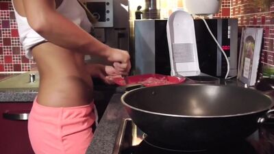Markéta Štroblová (Little Caprice) 18+ - vídeo casero EN LA COCINA