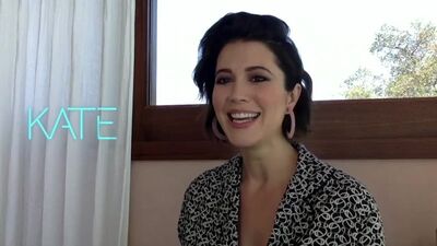 Entrevista com Mary Elizabeth Winstead e Miku Martineau: conversam sobre a Kate e tocam ukulele juntas