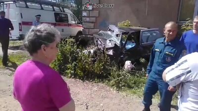 Un coche se estrelló contra un edificio de viviendas en Ivanovo; murieron cuatro personas