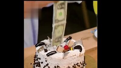 EINE TORTE MIT GELD DARIN. DA HÄTTE ICH MICH NICHT ABWEIGERN LASSEN