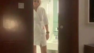 Kaye Adams : de jolies jambes