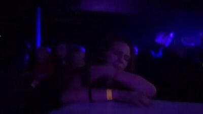 Sesso in un locale notturno a Nižnij Novgorod