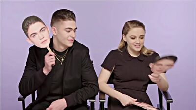 Josephine Langford i Hero Fiennes – urocze chwile