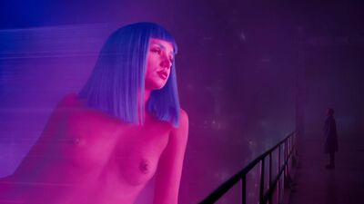 Les seins d'Ana de Armas dans « On the Edge 2049 », scandalplanetcom