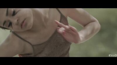 Suzanne Abdulla nue dans le clip « Lomanaïa » (2014)