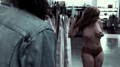 Amanda Fuller nua de frente e em lingerie de moda