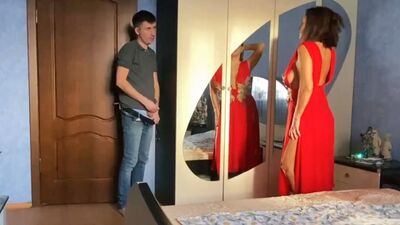 Алина Туманова, піскен орыс екінші анасы, қайын баласын өзіне қарап мастурбация жасап жатқан жерінен ұстап алып, онымен құмар жыныстық қатынасқа түсті. Инцест, ауызбен жыныстық қатынас, орыс инцест