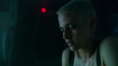 Kristen Stewart Jessica Henwick - underwater