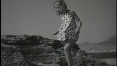 Қыз бен эхо, 1964/Атам мені іш киіммен шомылуға жібермейді/Сондықтан күнге шомылу жақсы