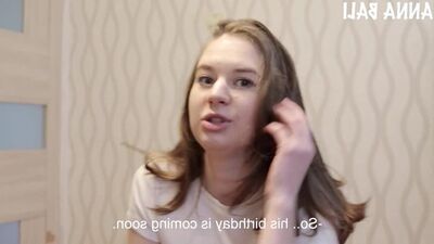 Stary, czemu włożyłeś mi fiuta do prezentu? Teraz mnie też zerżnij (rosyjskie wielkie cycki, anal, Brazzers, porno, kazirodztwo z mamą)