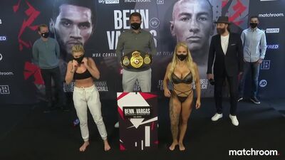 Shannon Courtenay gegen Ebanie Bridges – Duell beim Wiegen