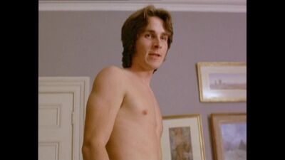Christian Bale nu de frente na revista Metroland