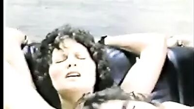 Linda Lovelace tem um orgasmo intenso