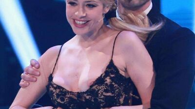 Martina Stella desnuda en el programa «Bailando con las estrellas» (Ballando con le stelle, Dancing with the Stars, 2017)