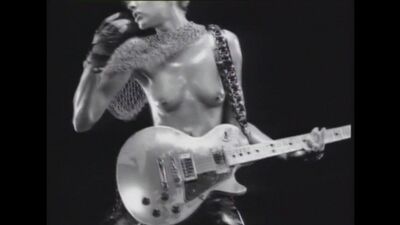 Emma Sjoberg nua no videoclipe de Vanessa Paradis - TANDEM