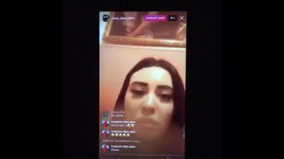 Una chechena se relaja (se han puesto a fumar) [Una Mahachkala atípica]