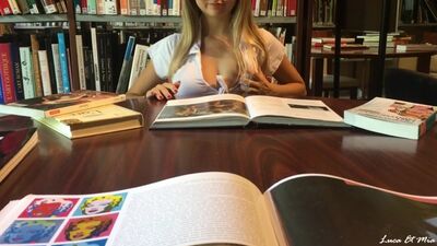 [ LucaXMia ] Sexe risqué en public à la bibliothèque d'un lycée français - Amateur