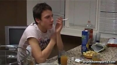 Le di de beber y me la tiré a la rusa de la cabaña