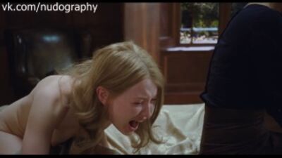 Emily Browning w stroju skąpym w filmie „Śpiąca królewna” (Sleeping Beauty, 2011, reż. Julia Lee)