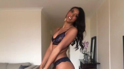 Секси Wicked Weasel іш киім бикиниін сынап көру және сатып алу шолу видеосы әдемі Мелмен