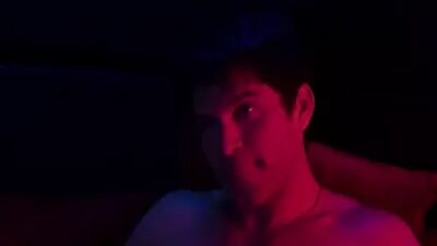 Keegan Allen si scopa James Franco