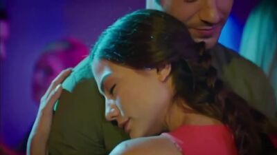 El aroma de las fresas / El aroma de las fresas / Cilek kokusu (Aslı y Burak) - Un mundo para dos