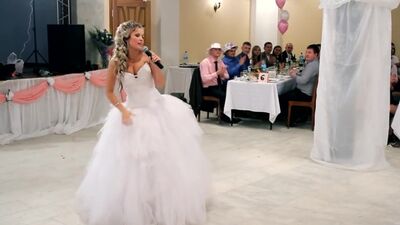 La mariée fait du rap à son mariage. Yoshkar-Ola