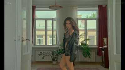 ¿Anna Pletnyova (Vintage) aparece desnuda en el videoclip «Intuición» (2019) en HD 1080p? ¡Qué sexy!