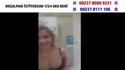 Une belle Turque blonde va se déshabiller dans la cuisine (LEAK TURC) (LEAK PERISCOPE)
