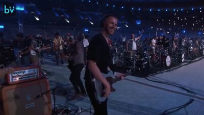 Seven Nation Army / Rockin'1000 — це Live Official