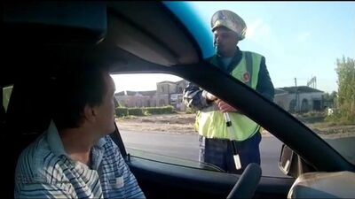 Les citoyens de l'URSS et les agents de la police routière du ministère de l'Intérieur de la Fédération de Russie : une brève conversation