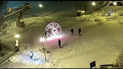 Вандали псують новорічні прикраси в Полярних Зорі