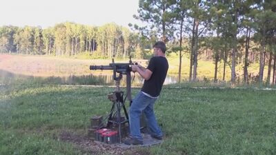 Der Experimentator. Schießen mit der Minigun