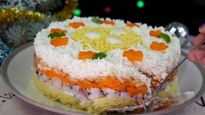 MESA DE AÑO NUEVO 2019. La ensalada «BARONESA», y nadie tocó el arenque que acompañaba al SHUBA