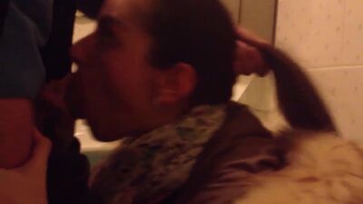 Chupada na casa de banho do clube, sexo oral amador, chupada na casa de banho, gozou na boca