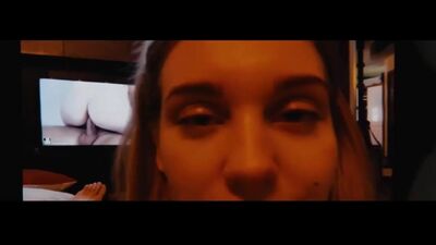 A Kristina Asmus faz um broche e é fodida por todos os buracos. Cena completa em qualidade HD. Porno, sexo, broche, anal, cu, foda, goza na boca, esperma