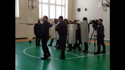 У ХМАО школярі-«силовики» відпрацьовували затримання «протестувальників» на своїх однокласниках