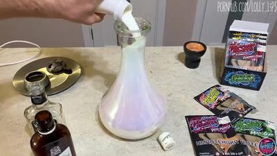 Ma belle-mère est une star du porno, mon père est un cocu et il n'est au courant de rien (vidéo amateur russe : le fils, un fumeur de narguilé, baise sa mère, salope, inceste, baise, le beau-fils éjacule, salope)